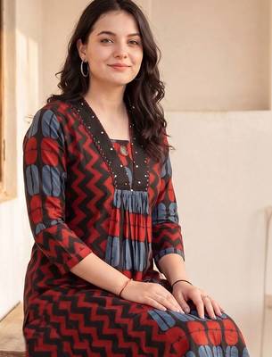 Women Ethnic Motifs Printed Cotton Kurta with Trousers 5