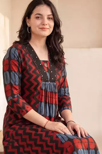 Women Ethnic Motifs Printed Cotton Kurta with Trousers