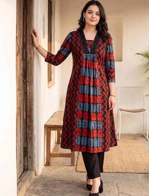 Women Ethnic Motifs Printed Cotton Kurta with Trousers 6