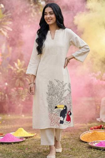 Women Ethnic Motifs Embroidered Cotton Kurta with Palazzo