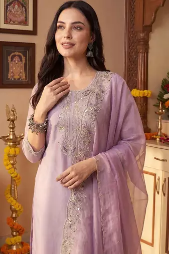 Women Ethnic Motifs Embroidered Thread Work Liva Kurta with Trousers & With Dupatta