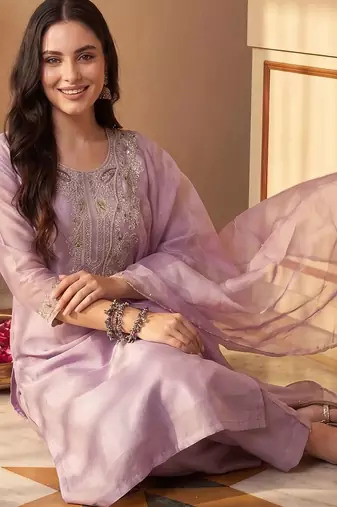Women Ethnic Motifs Embroidered Thread Work Liva Kurta with Trousers & With Dupatta