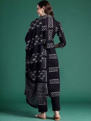 Women Printed Thread Work Cotton Kurta with Trousers & With Dupatta 2
