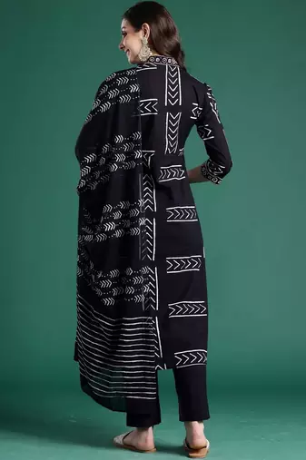 Women Printed Thread Work Cotton Kurta with Trousers & With Dupatta