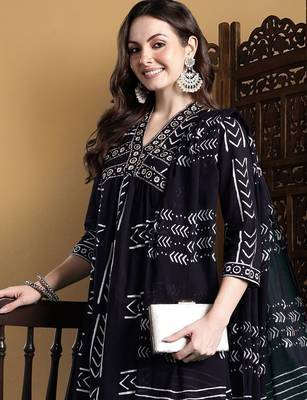 Women Printed Thread Work Cotton Kurta with Trousers & With Dupatta 3