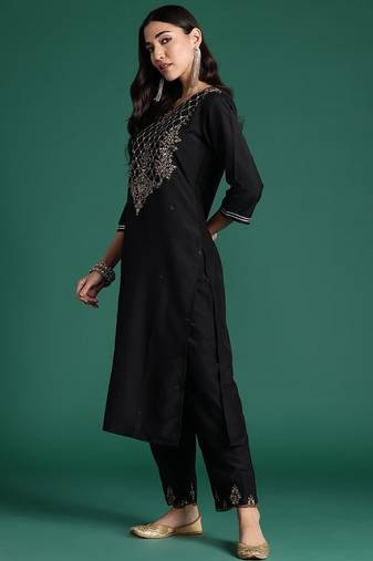 Ethnic Motifs Embroidered Zari Liva Kurta with Trousers & With Dupatta