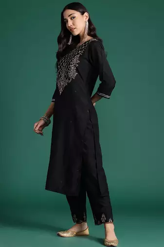 Ethnic Motifs Embroidered Zari Liva Kurta with Trousers & With Dupatta