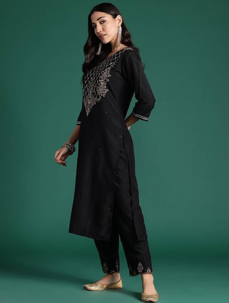 Ethnic Motifs Embroidered Zari Liva Kurta with Trousers & With Dupatta