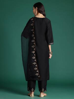 Ethnic Motifs Embroidered Zari Liva Kurta with Trousers & With Dupatta 7