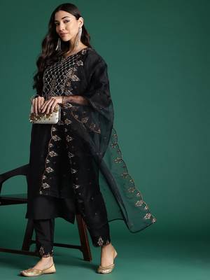 Ethnic Motifs Embroidered Zari Liva Kurta with Trousers & With Dupatta 8