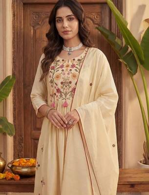 Women Floral Embroidered Empire Thread Work Kurta with Trousers & With Dupatta 2