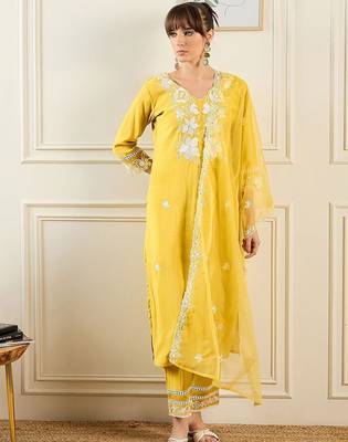 Floral Embroidered V-Neck Thread Work Straight Kurta With Trousers & Dupatta 1