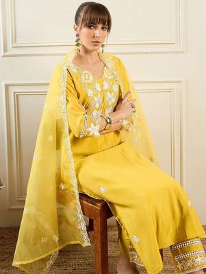 Floral Embroidered V-Neck Thread Work Straight Kurta With Trousers & Dupatta 7