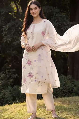 Women Floral Embroidered Thread Work Kurta with Trousers & With Dupatta