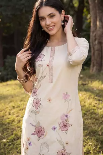 Women Floral Embroidered Thread Work Kurta with Trousers & With Dupatta