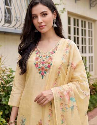 Women Floral Printed Thread Work Linen Kurta with Trousers & With Dupatta 2