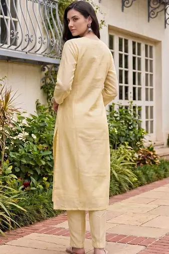 Women Floral Printed Thread Work Linen Kurta with Trousers & With Dupatta