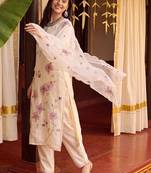 Women Floral Embroidered Thread Work Kurta with Trousers & With Dupatta