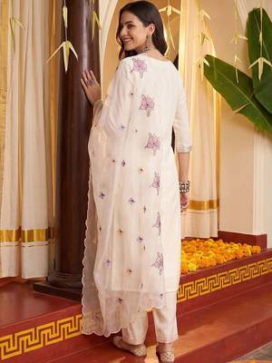Women Floral Embroidered Thread Work Kurta with Trousers & With Dupatta 4
