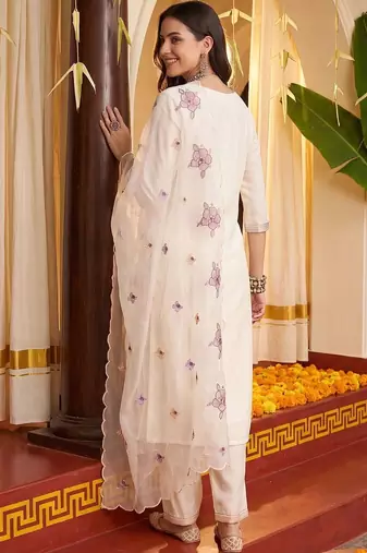 Women Floral Embroidered Thread Work Kurta with Trousers & With Dupatta
