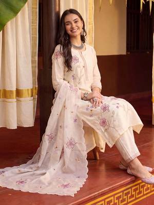 Women Floral Embroidered Thread Work Kurta with Trousers & With Dupatta 5