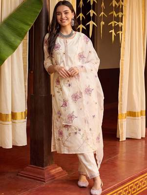 Women Floral Embroidered Thread Work Kurta with Trousers & With Dupatta 6