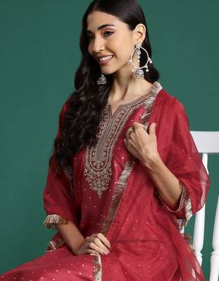 Embroidered Chanderi Silk Kurta With Trousers & Dupatta 2