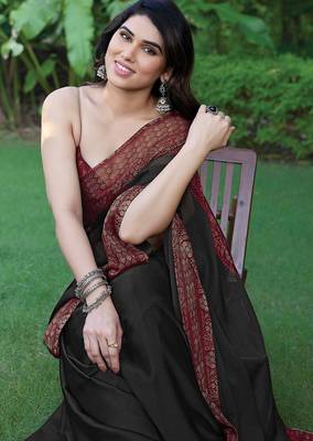 black floral printed chiffon saree with unstitched blouse piece 4