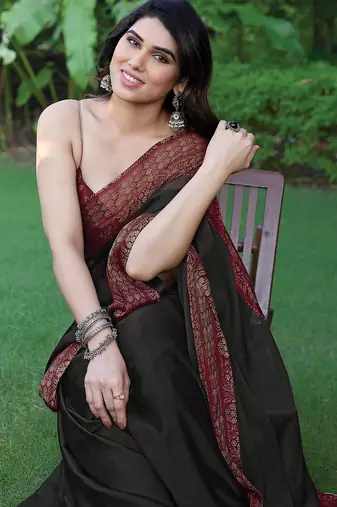 black floral printed chiffon saree with unstitched blouse piece