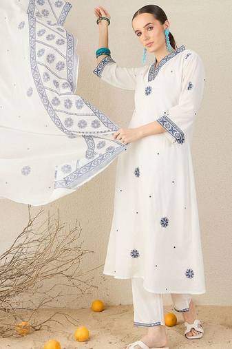Women Floral Embroidered Thread Work Cotton Kurta with Trousers & With Dupatta