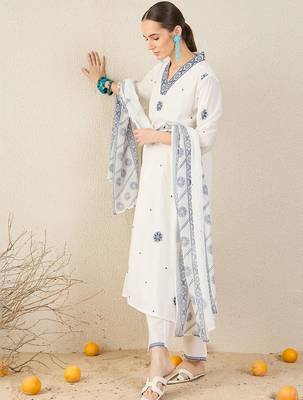 Women Floral Embroidered Thread Work Cotton Kurta with Trousers & With Dupatta 3