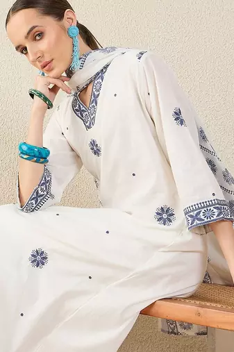 Women Floral Embroidered Thread Work Cotton Kurta with Trousers & With Dupatta