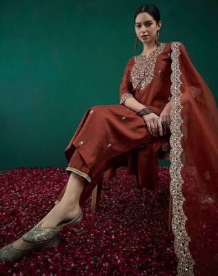 Women Ethnic Motifs Embroidered Liva Kurta with Trousers & With Dupatta 4