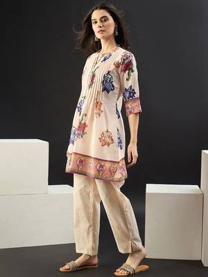 Women Floral Printed Pleated Cotton Kurti with Trousers 2