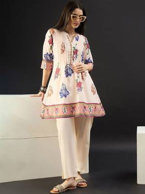 Women Floral Printed Pleated Cotton Kurti with Trousers 6