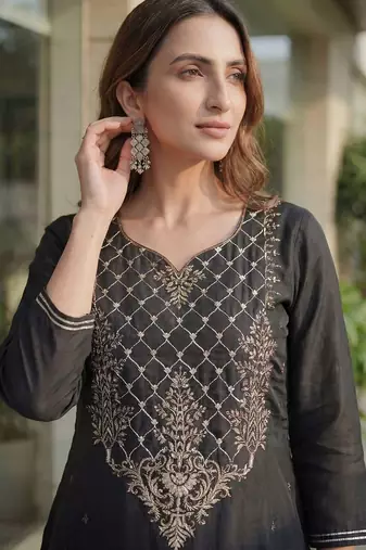 Women Ethnic Motifs Embroidered Thread Work Liva Kurta with Trousers & With Dupatta