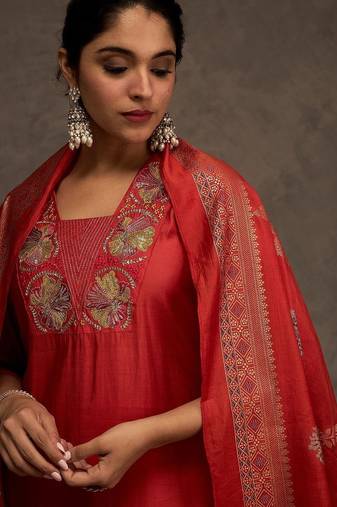 Women Ethnic Motifs Embroidered Kurta with Trousers & Dupatta