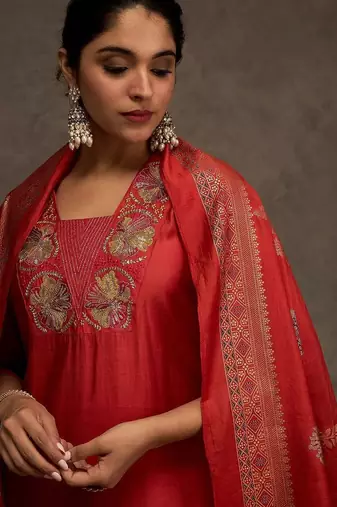 Women Ethnic Motifs Embroidered Kurta with Trousers & Dupatta