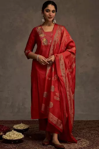Women Ethnic Motifs Embroidered Kurta with Trousers & Dupatta