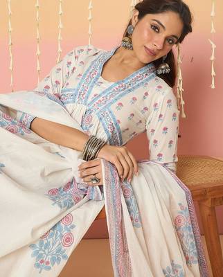 Women Floral Printed Sequinned Cotton Kurta with Trousers & With Dupatta 1
