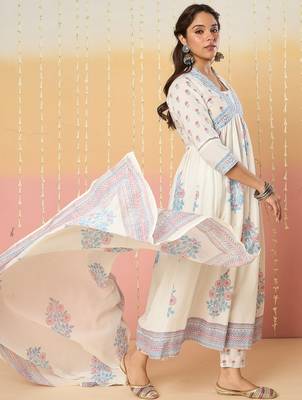 Women Floral Printed Sequinned Cotton Kurta with Trousers & With Dupatta 4