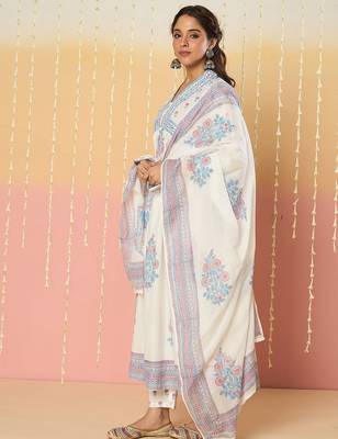 Women Floral Printed Sequinned Cotton Kurta with Trousers & With Dupatta 5
