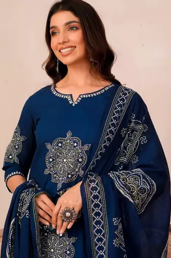 Women Ethnic Motifs Printed Cotton Kurta with Trousers & With Dupatta