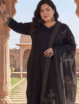Plus Size Black Embroidered Straight Kurta Trousers With Dupatta Set 2