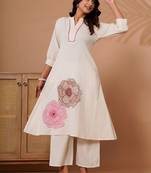 Women Floral Embroidered Thread Work Kurta with Trousers