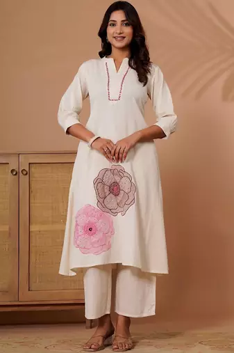 Women Floral Embroidered Thread Work Kurta with Trousers