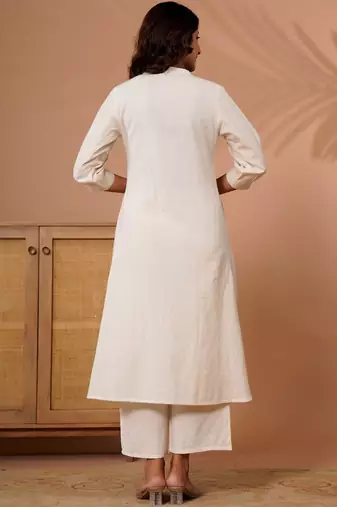 Women Floral Embroidered Thread Work Kurta with Trousers