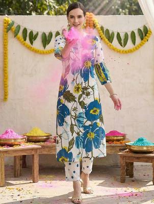 Women Floral Printed Cotton Kurta with Trousers 1