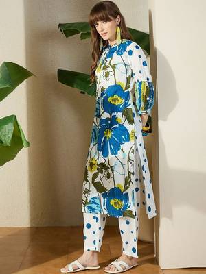 Women Floral Printed Cotton Kurta with Trousers 3