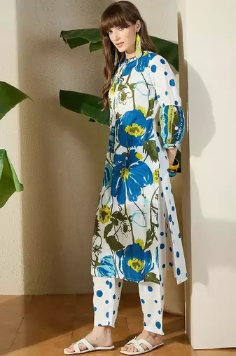 Women Floral Printed Cotton Kurta with Trousers